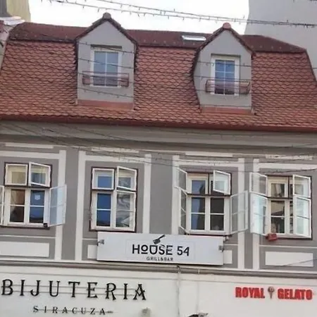 House 54 Konukevi Braşov